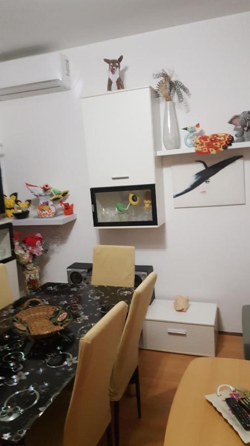 Vera Apartment Kampor Exterior photo