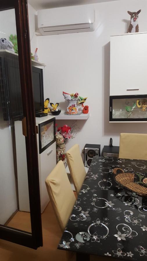 Vera Apartment Kampor Exterior photo