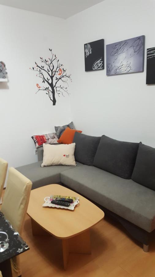 Vera Apartment Kampor Exterior photo