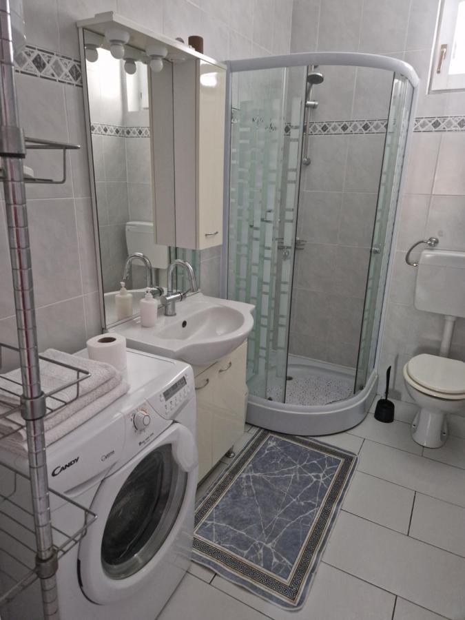 Vera Apartment Kampor Exterior photo