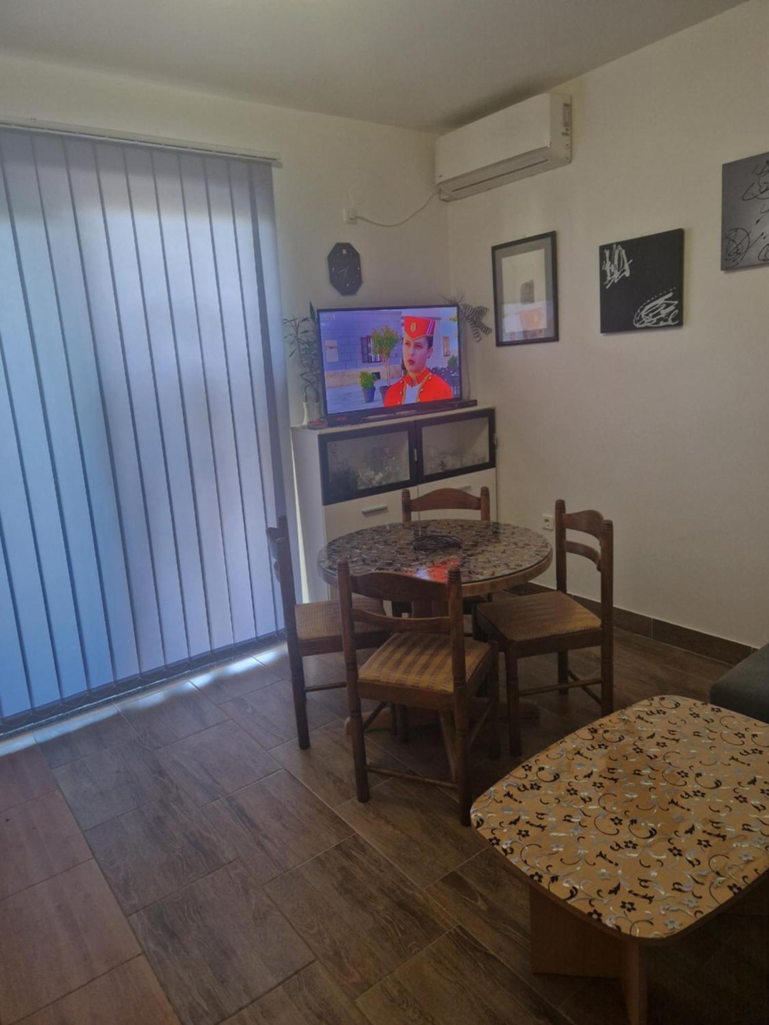 Vera Apartment Kampor Exterior photo