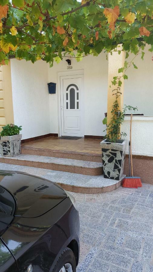 Vera Apartment Kampor Exterior photo